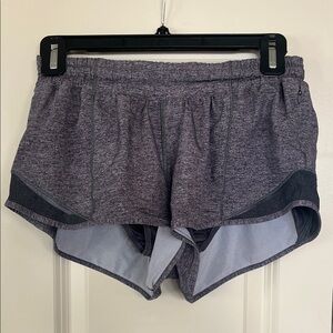 lululemon Hotty Hot 2.5“ shorts